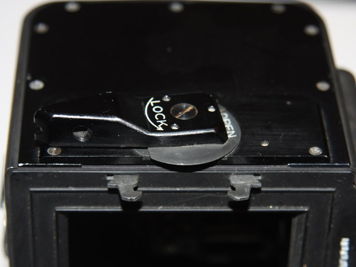 Magzine lock in intermediate position