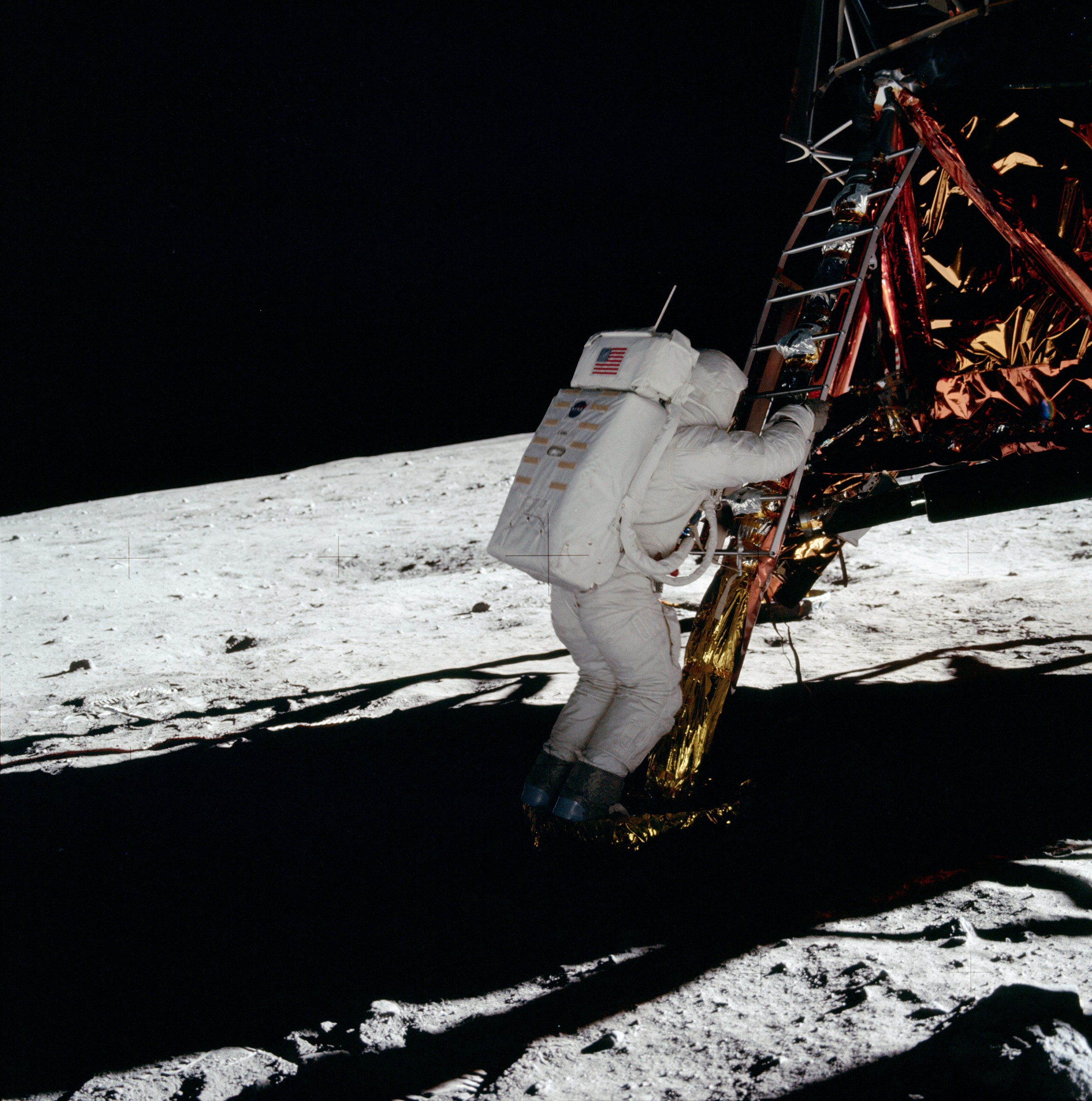 Armstrong on the moon. Астронавты миссии Аполлон 11. Аполлон 1969 Аполлон 11.