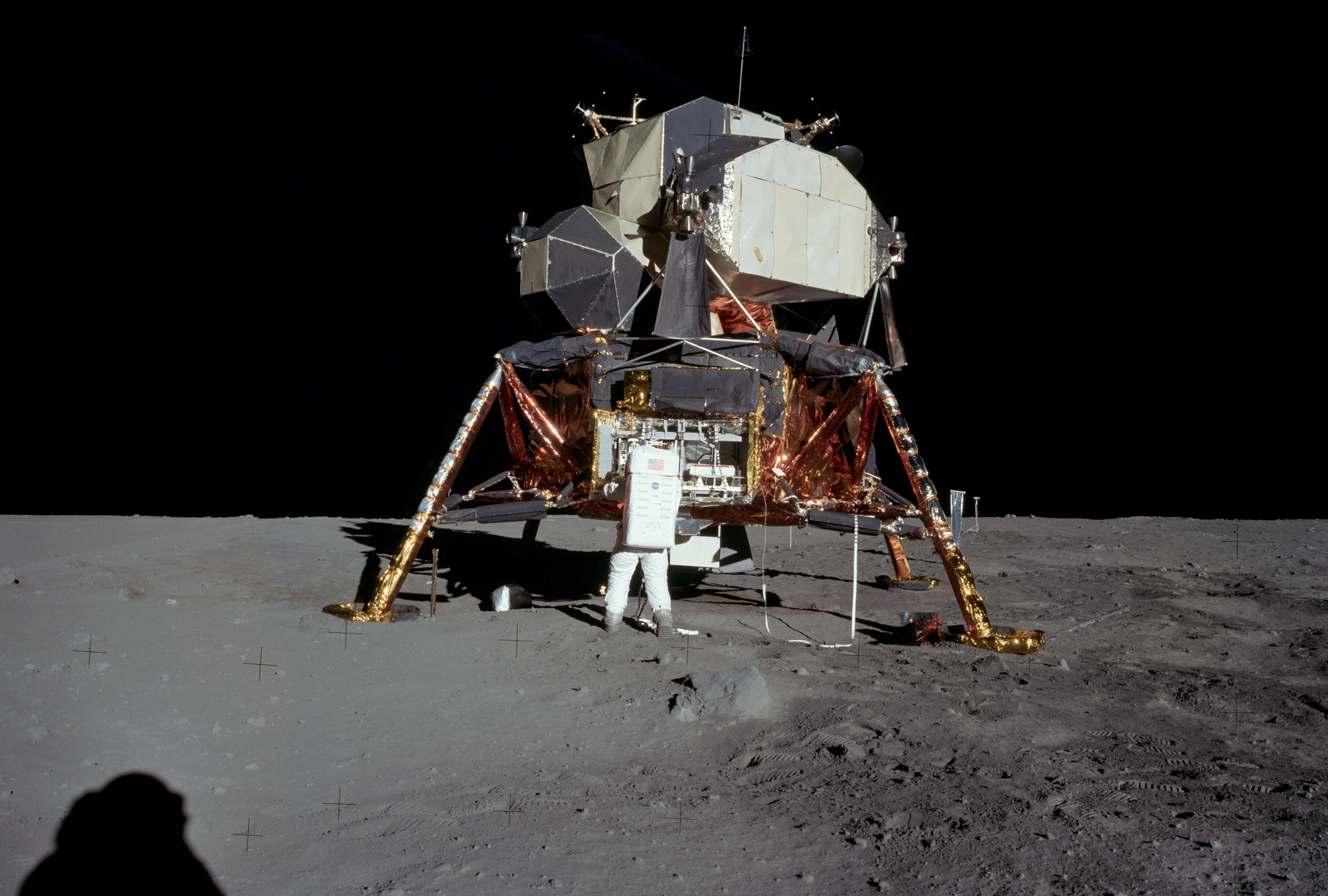 На луне силен. Аполлон 11. Старт Аполлона 11. Apollo 11 Lunar Module. Лунный модуль корабля Аполлон 11 НАСА.