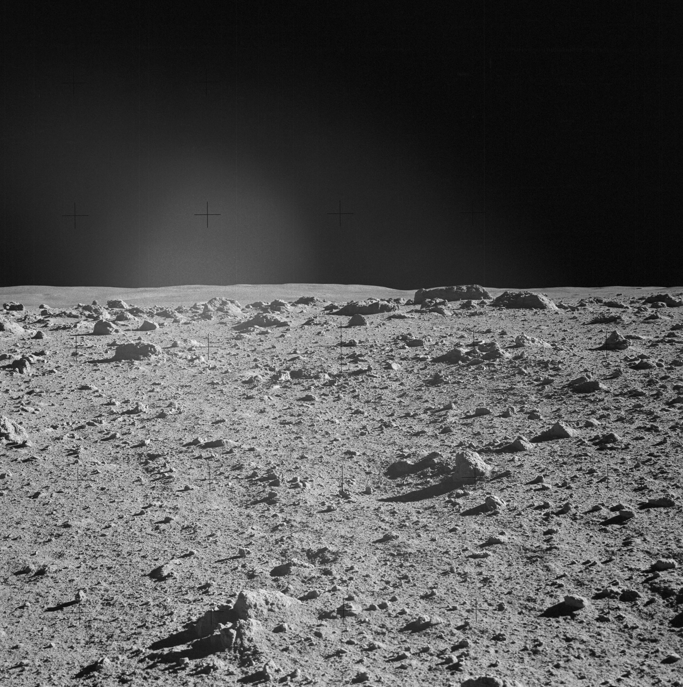 Сможем ли мы жить на луне. Жизнь на Луне. Живые камни на Луне. Луна фото НАСА. Луна жизнь на Луне.
