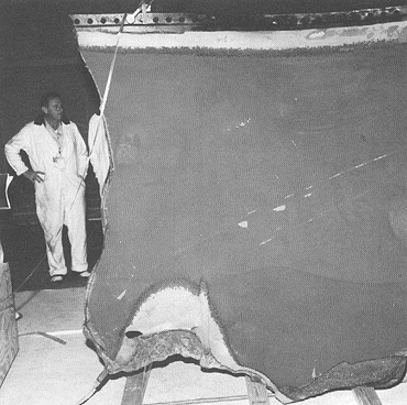 Photograph 61. Contact 712, RH Aft Segment, Attach Segment, Inside View.